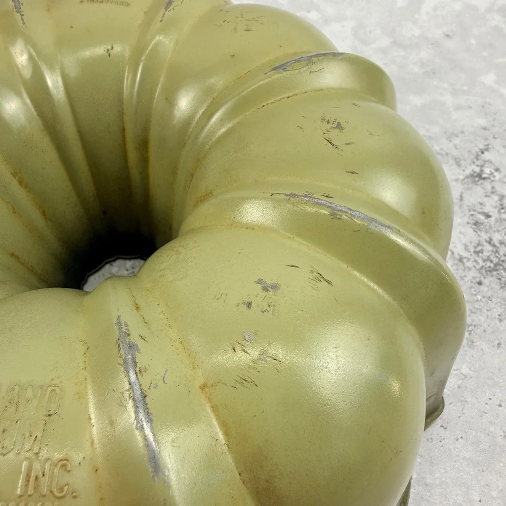 Nordic Ware Bundt Pan Avocado Green‎ 12 Cup Heavy Cast Aluminum Box 1970s